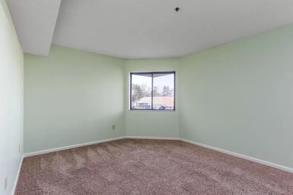 Building Photo - 10 Kellogg Rd