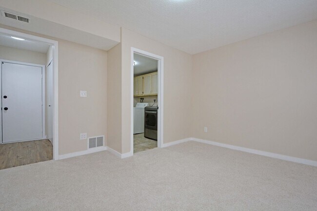 Building Photo - Beautifully Updated 3-Bed 2-Bath Townhouse in Savage - Available Now!