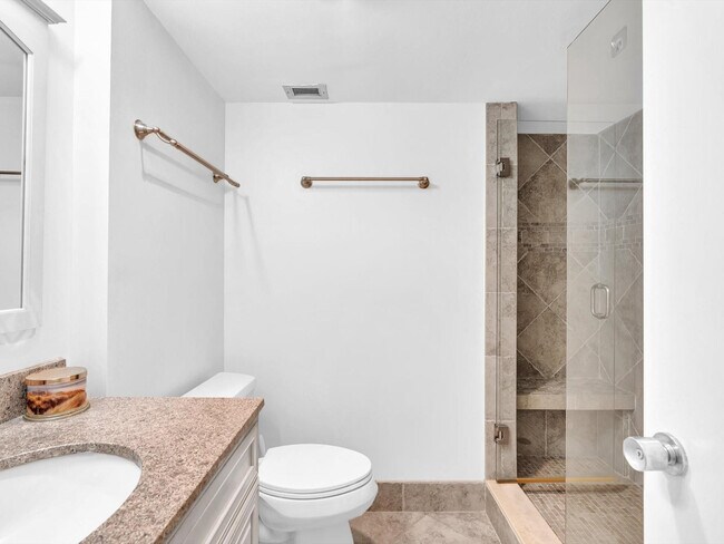 Building Photo - 1150 Hillsboro Mile