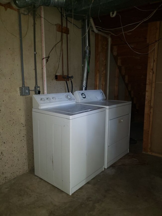 Building Photo - Very nice 3 Level in Fredericksburg!