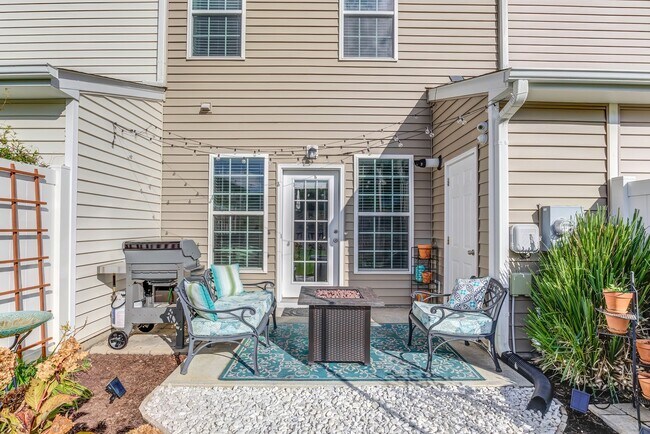 Building Photo - Luxury Townhome for rent!