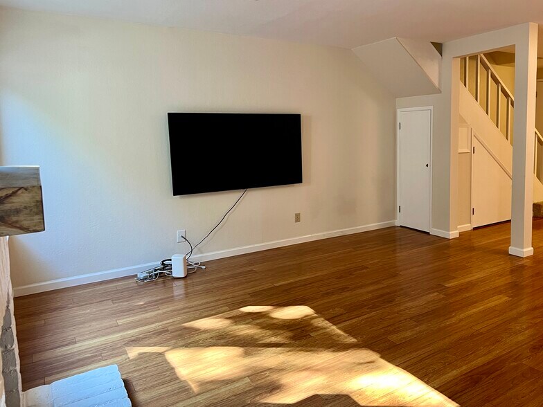 Living room - 7520 Silvertree Ln