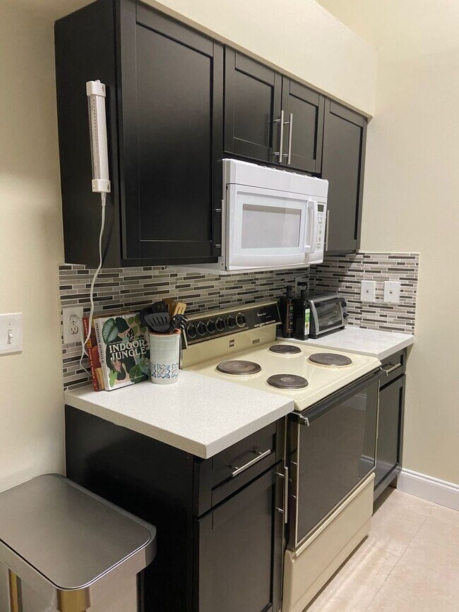 Building Photo - 9999 Summerbreeze Dr
