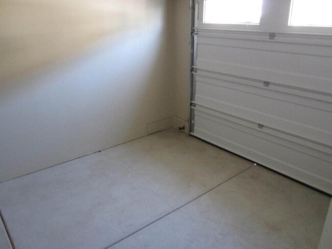 Building Photo - Charming 3 Story Town Home for Rent