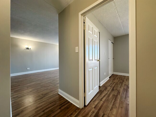 Building Photo - 9074 W Terrace Dr