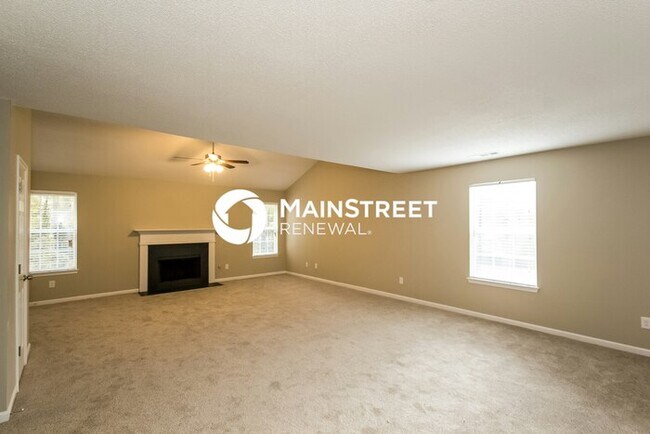 Building Photo - 4 Bedroom Pet-Friendly Home in Douglasville, GA with Main Street Renewal