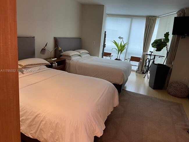 Building Photo - 600 Grapetree Dr