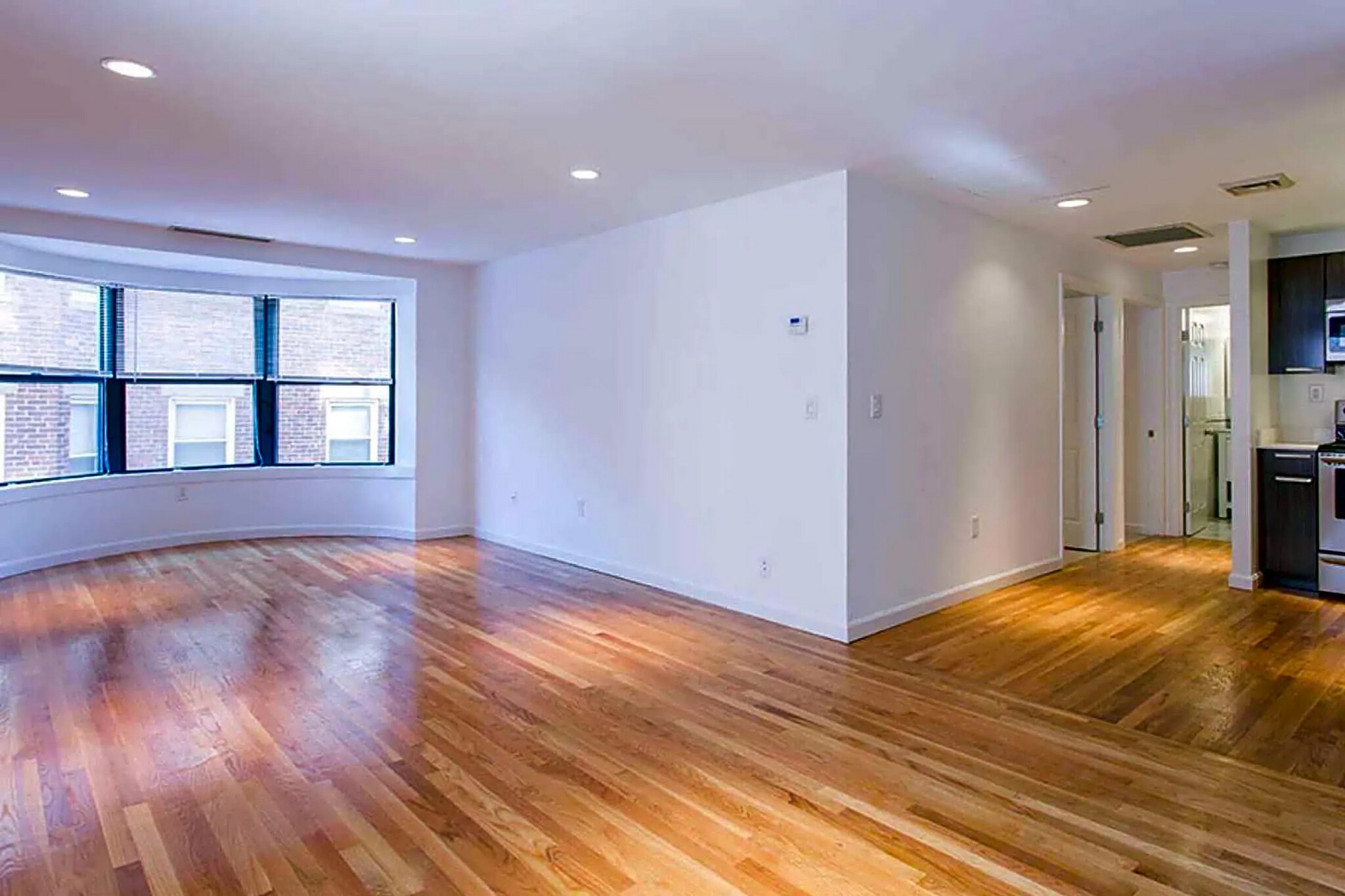 Building Photo - 107 Queensberry St