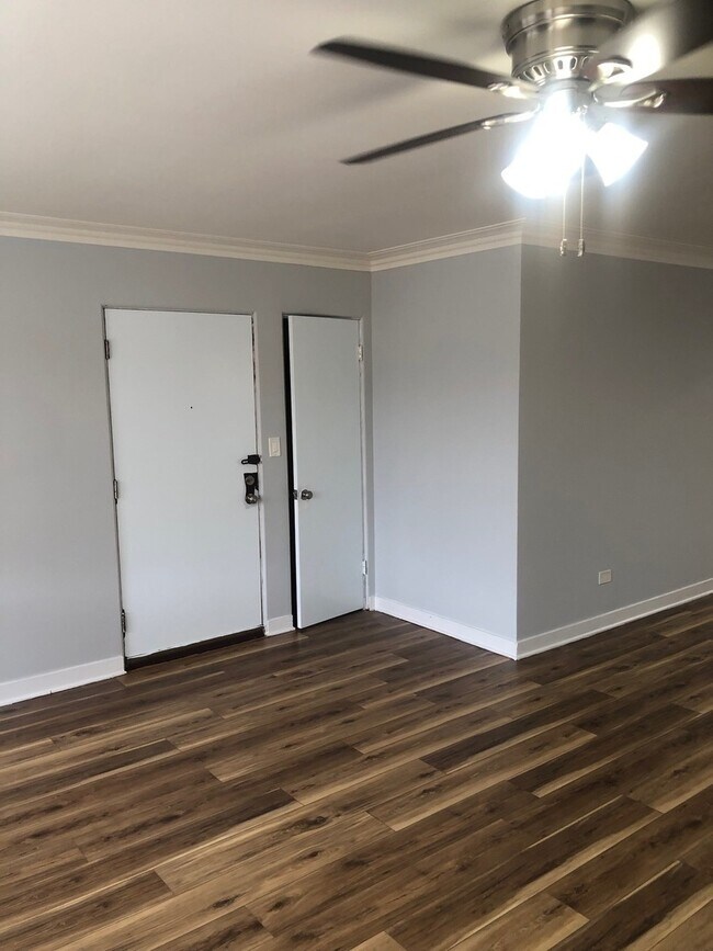 Building Photo - 5544 N Campbell Ave