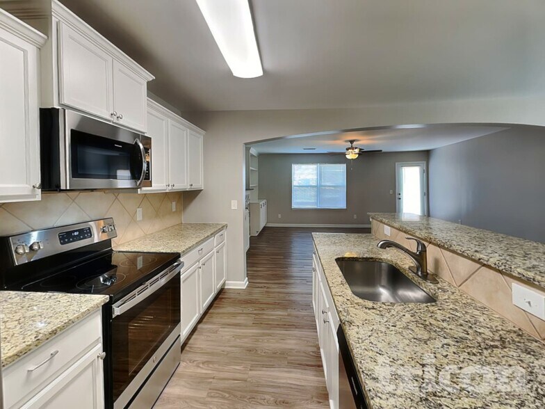 Building Photo - 120 Altondale Dr