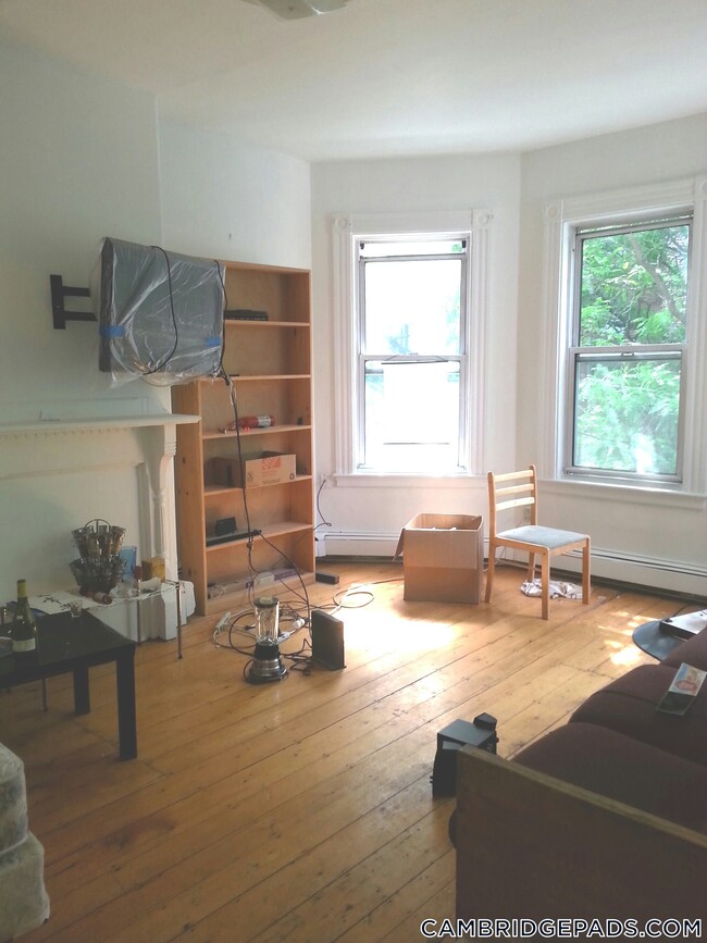 Primary Photo - 254 Windsor St