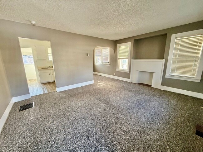 Building Photo - Adorable 1 Bedroom