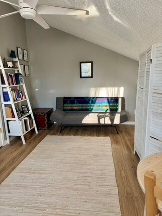 Building Photo - Large Two bedroom, Two Bath Furnished, all Inclusive mid term rental.