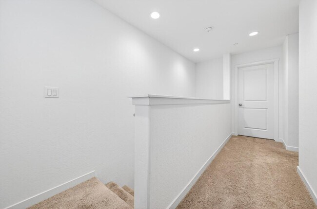 Building Photo - 317 Talus Wy S