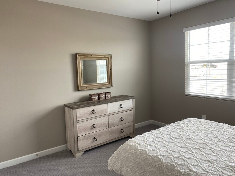 Building Photo - 24085 W Ripple Rd