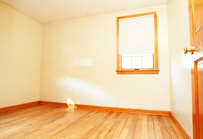 Building Photo - Charming 3BD / 1 Bath on Cul de sac