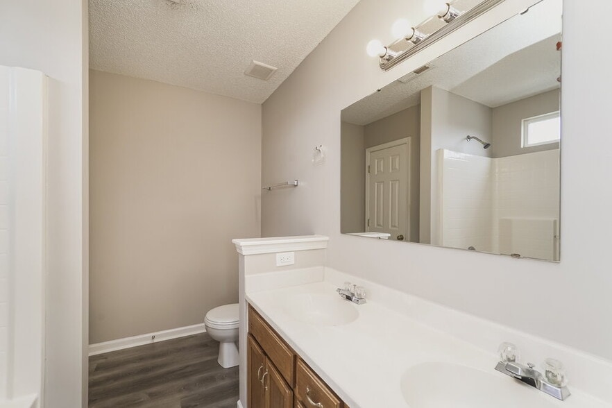 Building Photo - 3011 Mallard Forest Dr