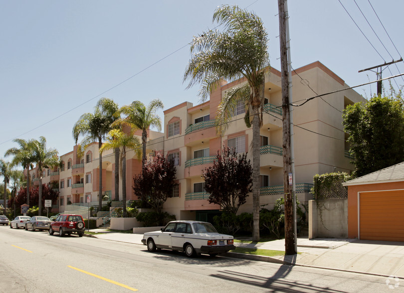 Primary Photo - Beethoven Garden Apartments