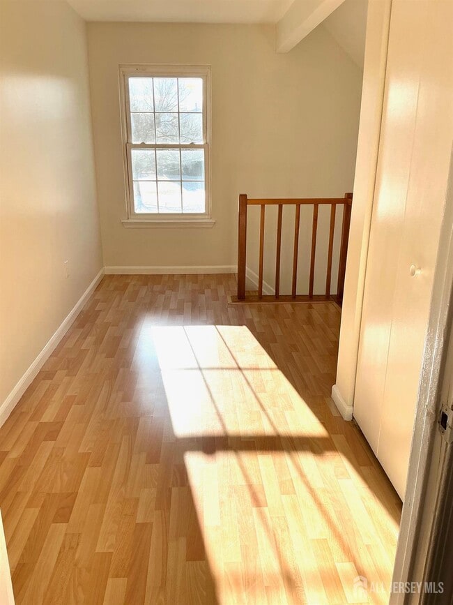 Building Photo - 246 Hyde Park Rd