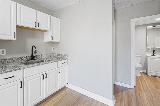 Primary Photo - 100 Appleton St
