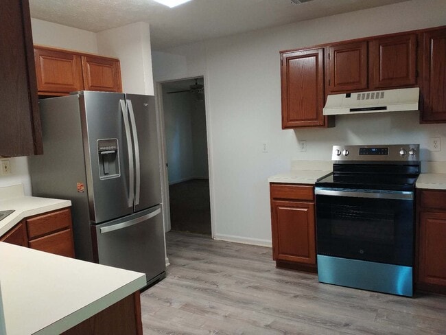 Building Photo - 525 Longwood Ln