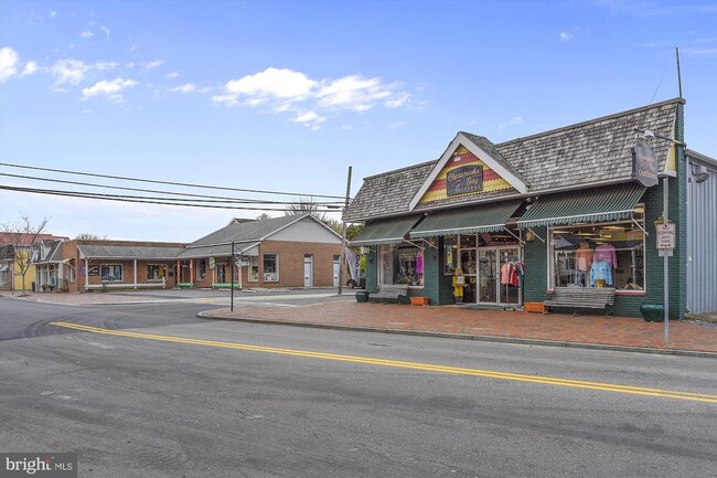 Building Photo - 215 E Chew Ave