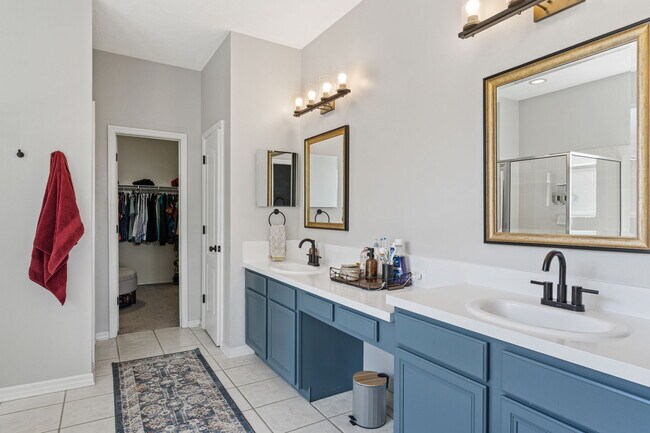 Building Photo - 545 Tuscanny St