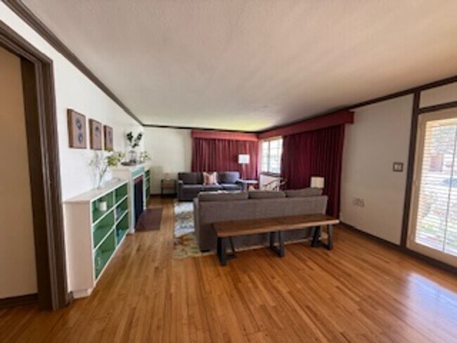 Building Photo - Beautiful Fully Furnished House in Belmont...