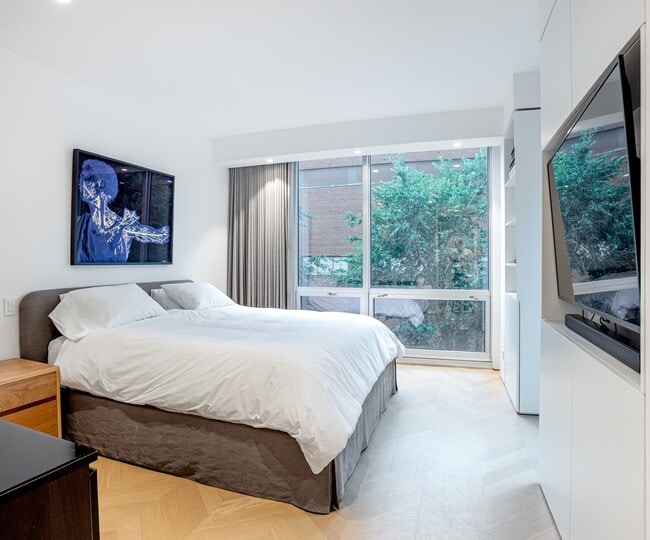 Building Photo - 1917 S Calumet Ave