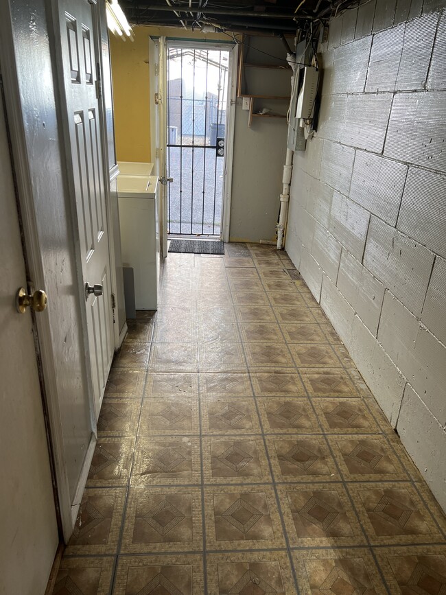 Building Photo - 1515 Benner St