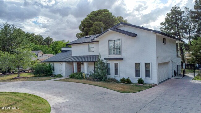 Building Photo - 5109 Memory Dr