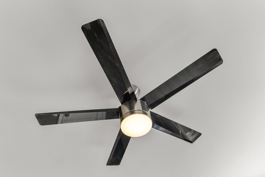 Building Photo - 1115 E Broadway