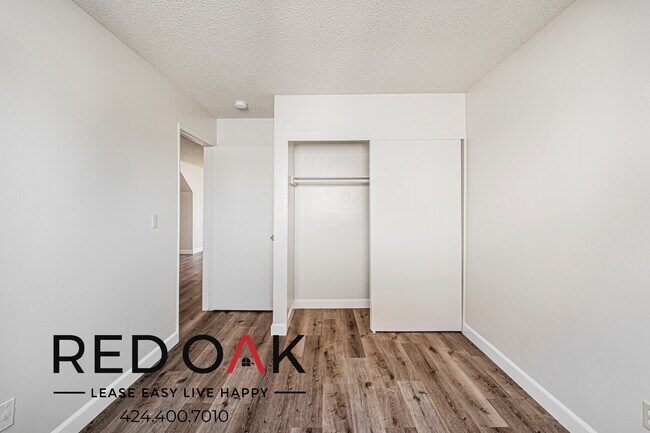Building Photo - 12883 San Fernando Rd