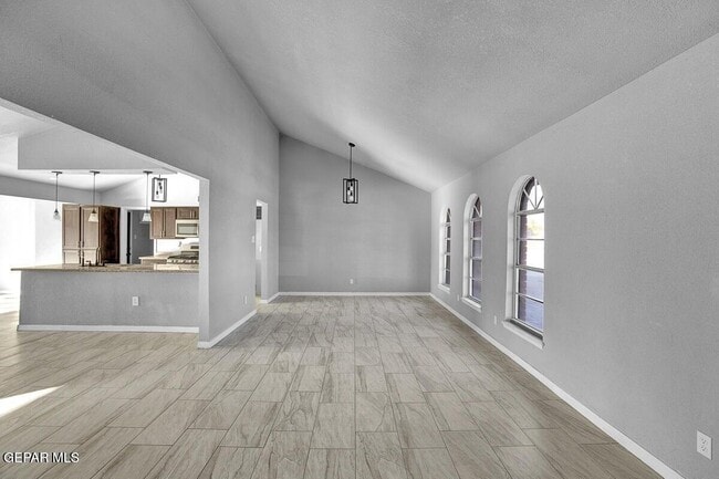 Building Photo - 3709 Roslyn Dr