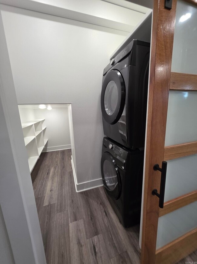 Building Photo - 1814 E 4th St