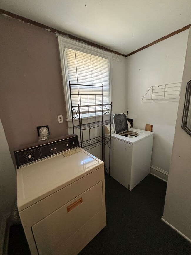 Building Photo - 1 Bedroom, 1 bathroom apartment in great C...