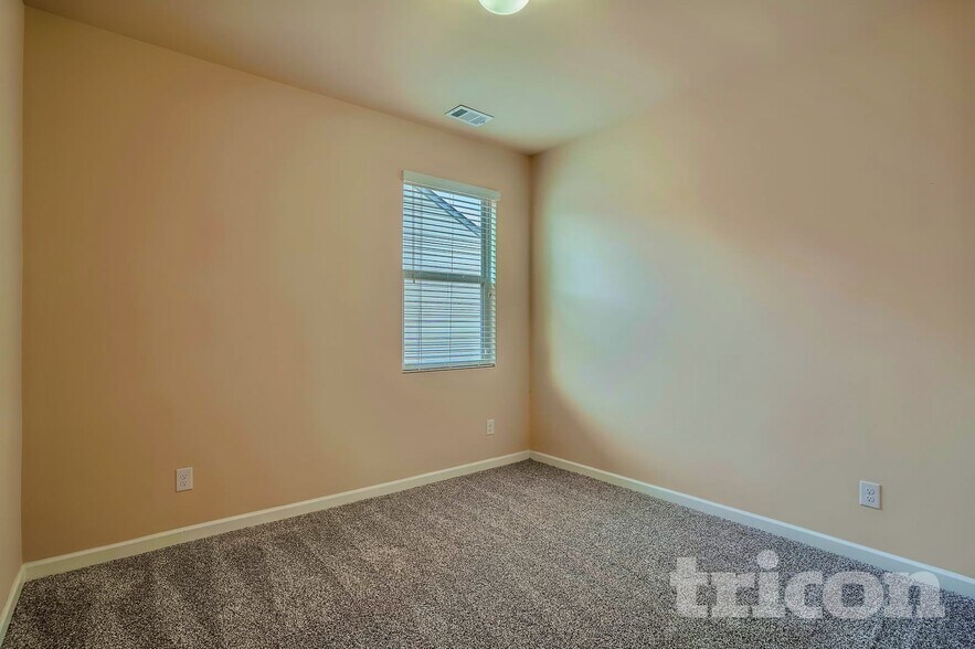 Building Photo - 109 Aviary Ln