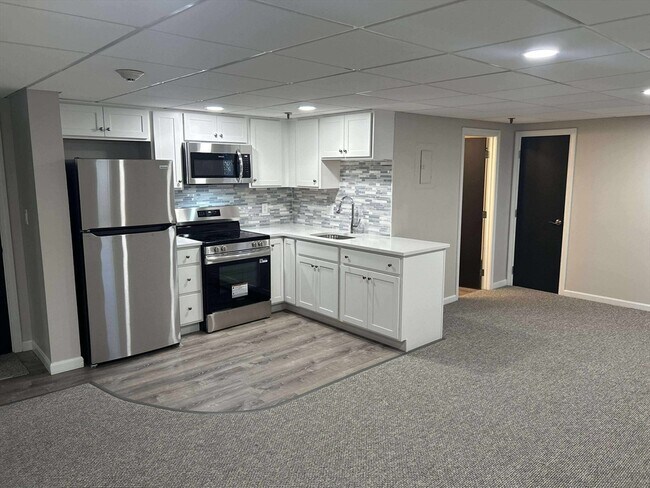 Building Photo - 1329 Main St