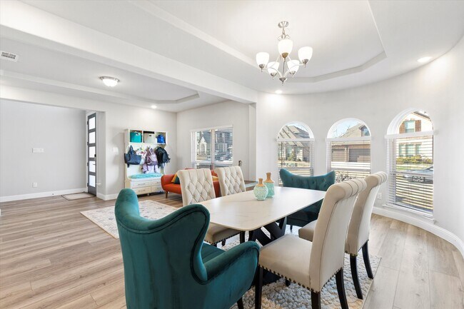 Building Photo - 1412 Summer Ln