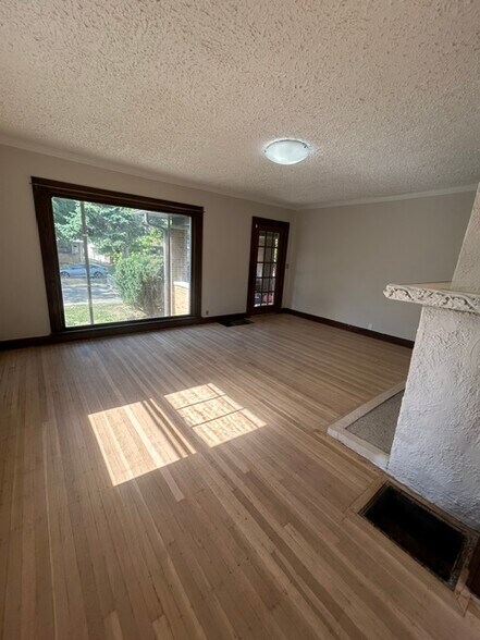 Building Photo - 811 N Dequincy St