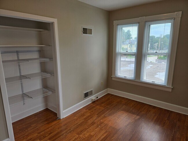 Building Photo - 16A Manor Ave