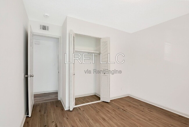 Building Photo - 409 Garrison Ct
