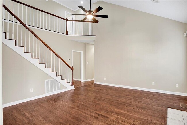 Building Photo - 708 Monarch Dr W