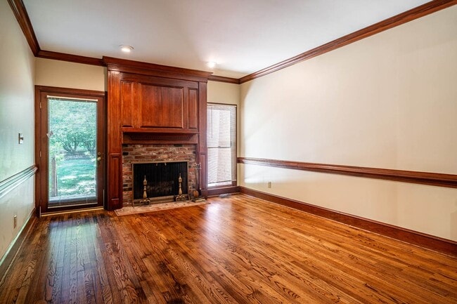 Building Photo - 1305 Hampshire Ct