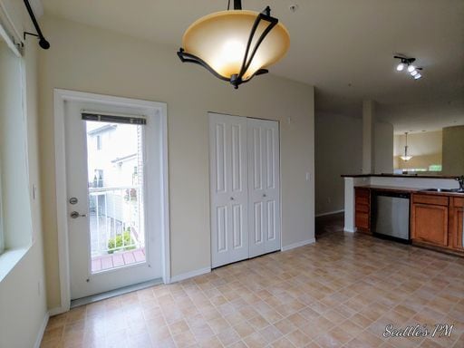 Building Photo - Large 3 Story Townhome with Tandem Garage!