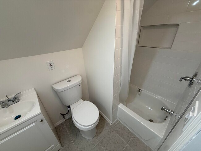 Building Photo - 129 W 20th St