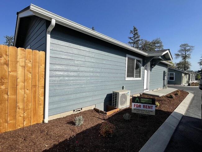 Building Photo - 1841 Hubbard Ln