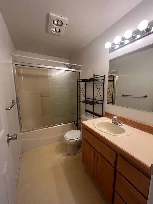 Building Photo - 2-bedroom 1-bathroom duplex in Thurston