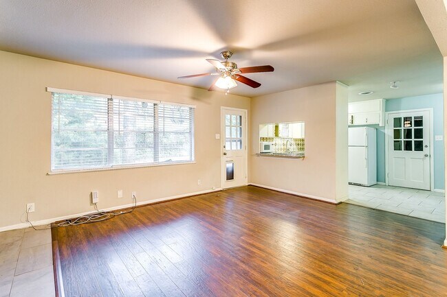 Building Photo - Ready for New Tenants- Large 3 bed, 2 bath...