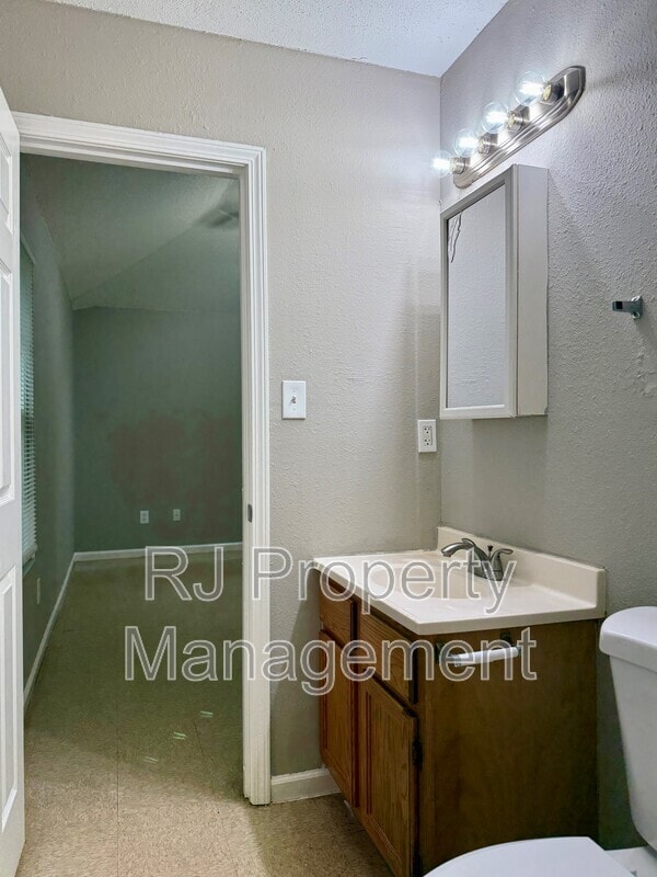 Building Photo - 710 Pendleton St